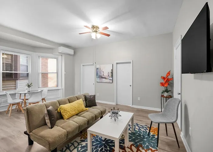 Lovely 2Br In Univ City