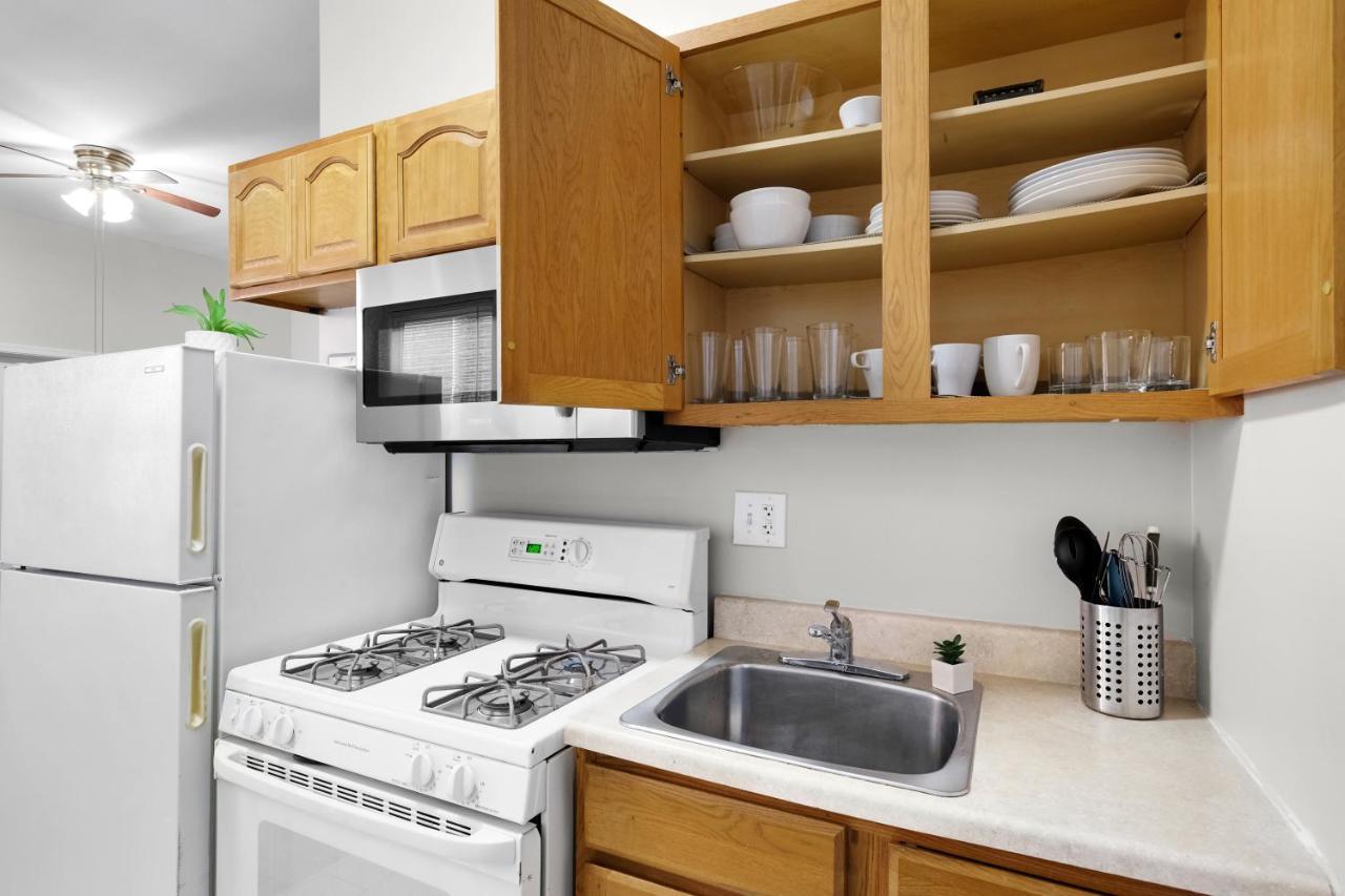 Lovely 2br In Univ Apartment *